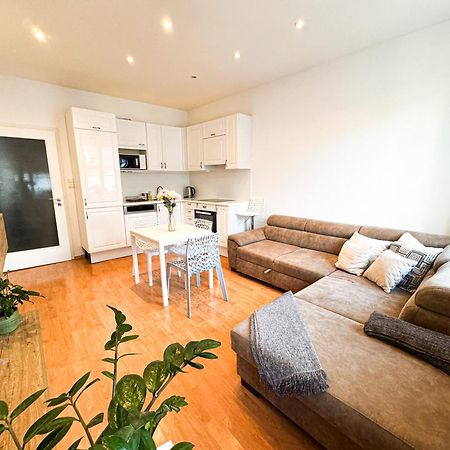 Gorgeous City Center Apartment In Bratislava With Free Parking Eksteriør bilde