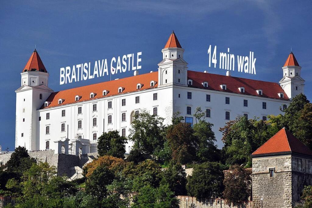 Gorgeous City Center Apartment In Bratislava With Free Parking Eksteriør bilde