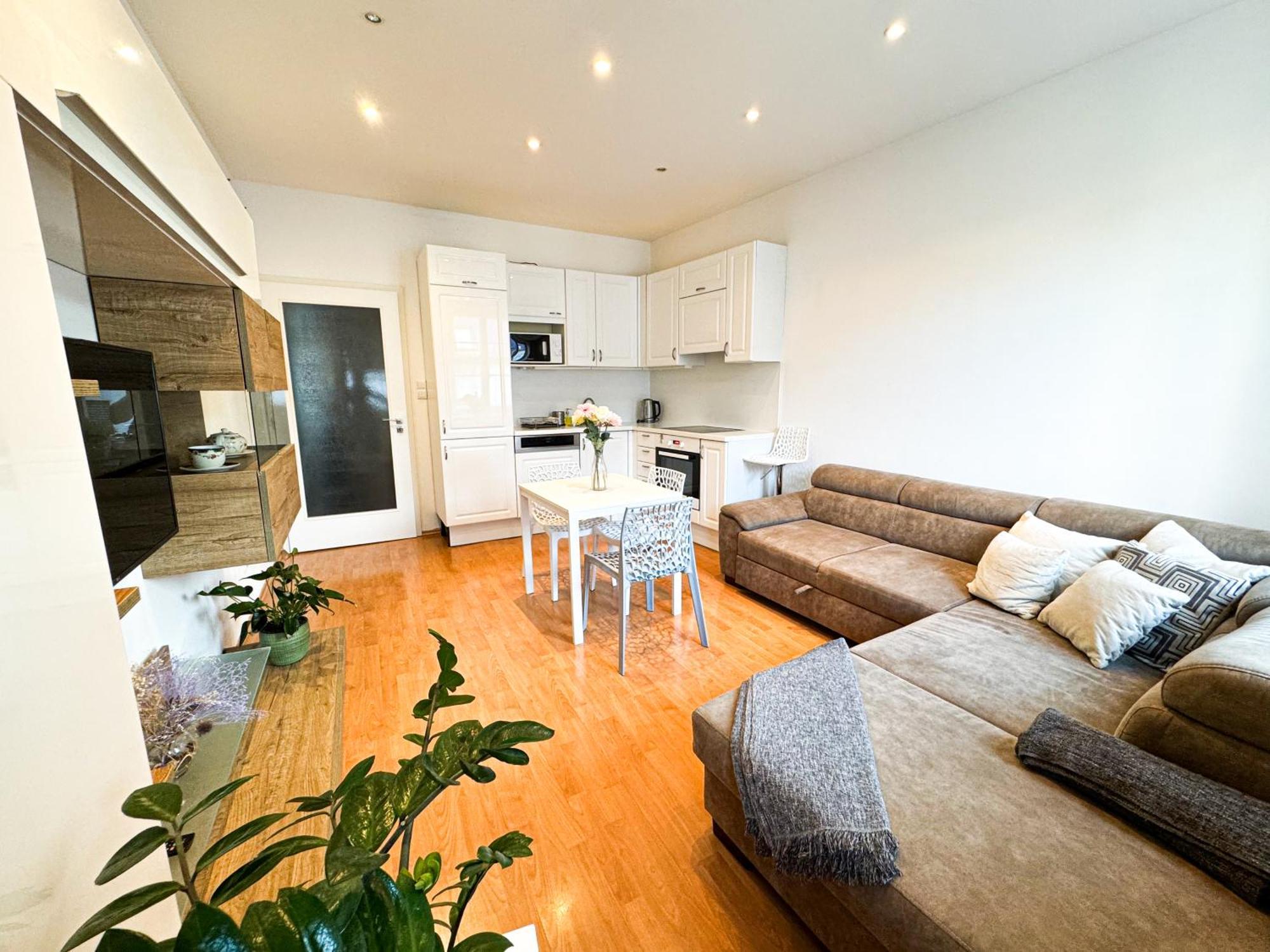 Gorgeous City Center Apartment In Bratislava With Free Parking Eksteriør bilde