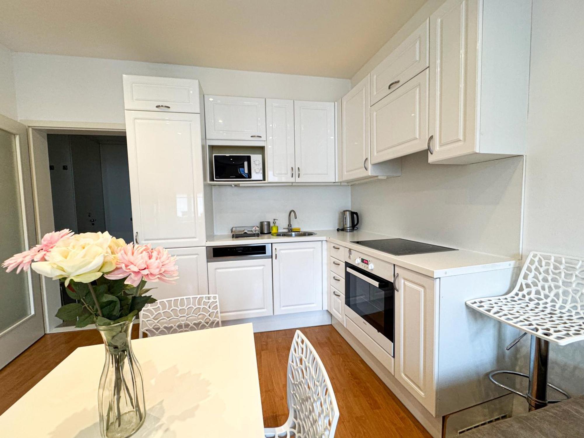 Gorgeous City Center Apartment In Bratislava With Free Parking Eksteriør bilde